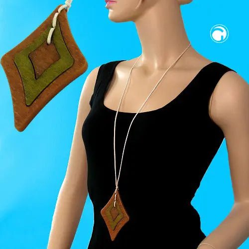 Kette 115x75 Kunststoff Rhombus braun - grün Kordel beige - natur 90cm