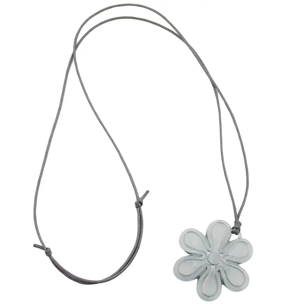 Kette 48mm Blume Kunststoff hellgrau - marmoriert Kordel grau 80cm