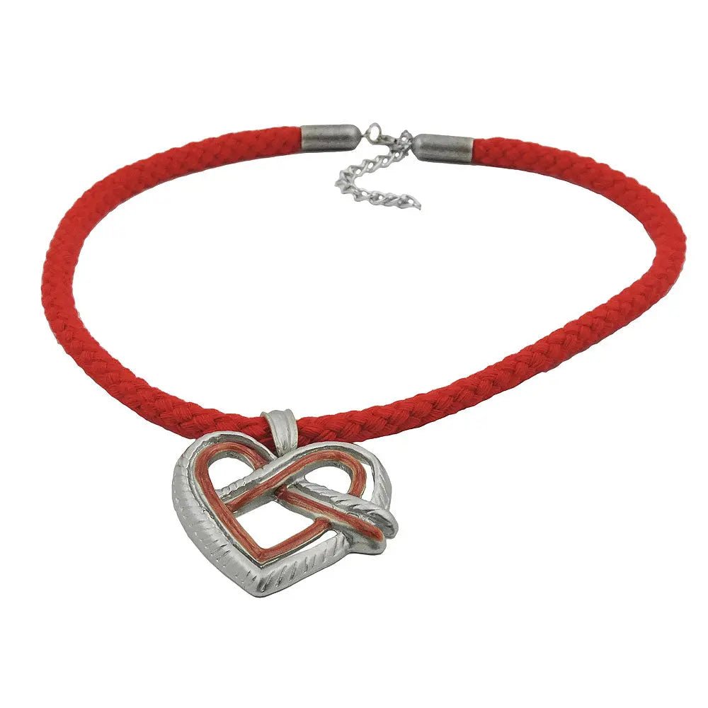 Kette Landhaus - Stil Anhänger Metallguss Herzbrezel rot - silbergrau Kordel rot 45cm