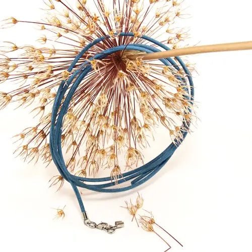 Lederband Rundschnur Rindleder 2mm hellblau gefärbt mit 1x Verschluss silberfarbig ca. 1m