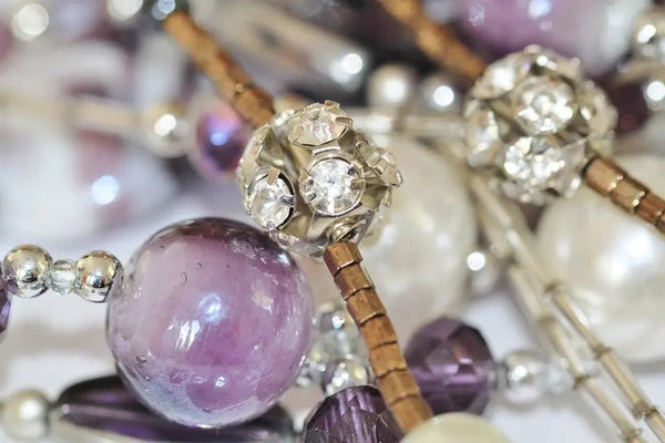 Was tun, wenn Modeschmuck sich verfärbt? Tipps zur Wiederherstellung des Glanzes